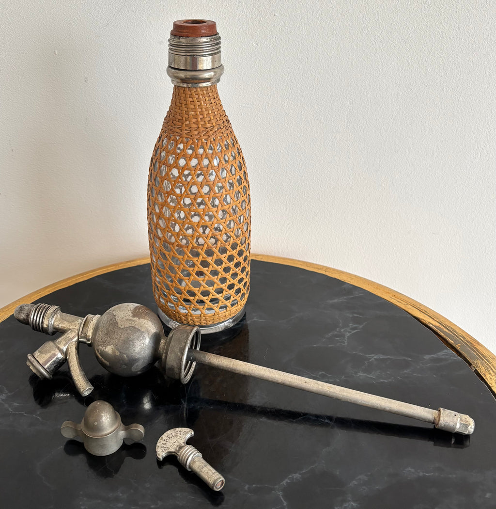 Ancien siphon à eau de Seltz SPARKLETS - Habillage rotin / cannage - Belle Époque.