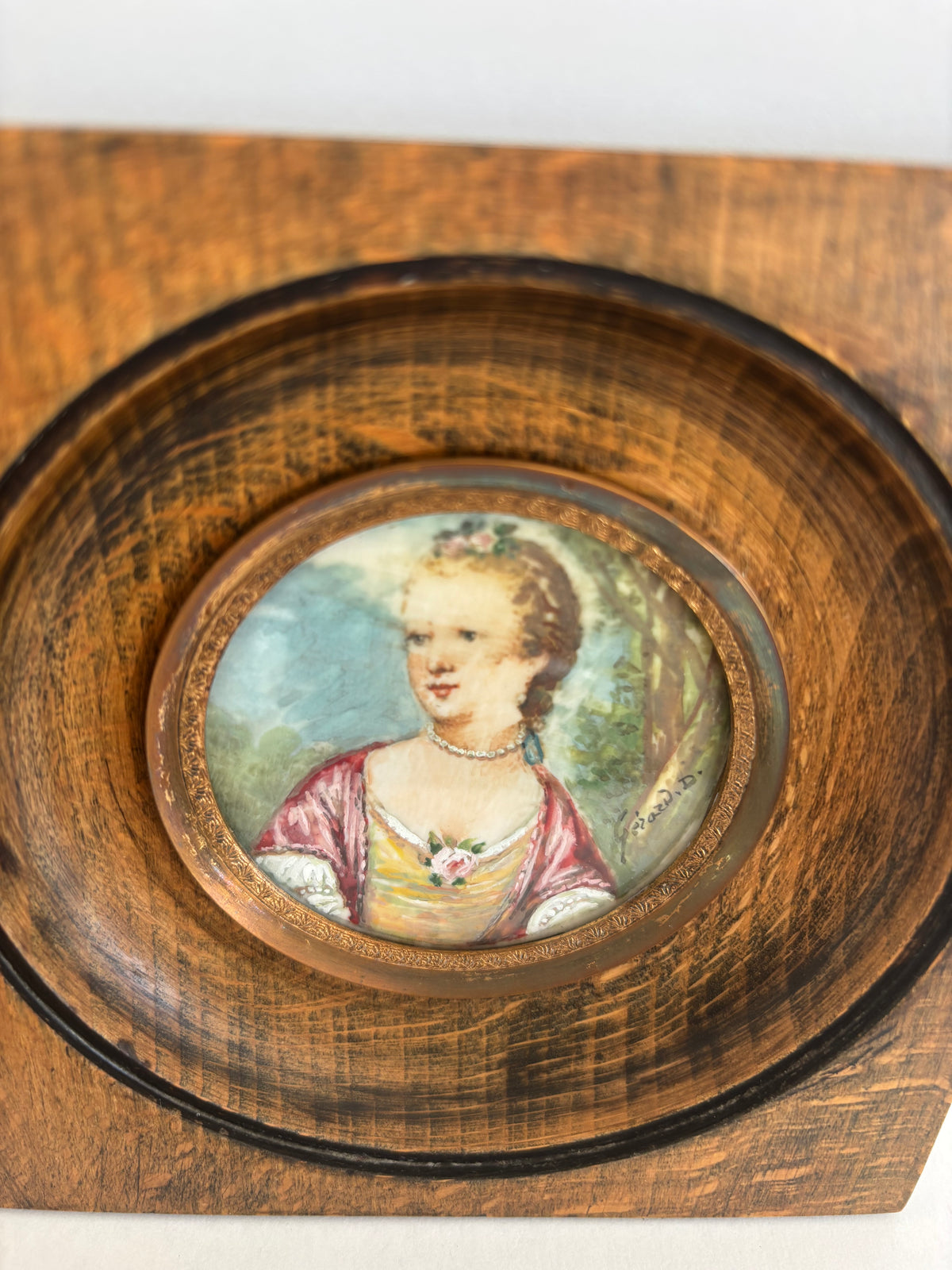 Miniature ancienne sur ivoire XIXe siècle. Portrait de la Duchesse de Malborough, signée Gérard.