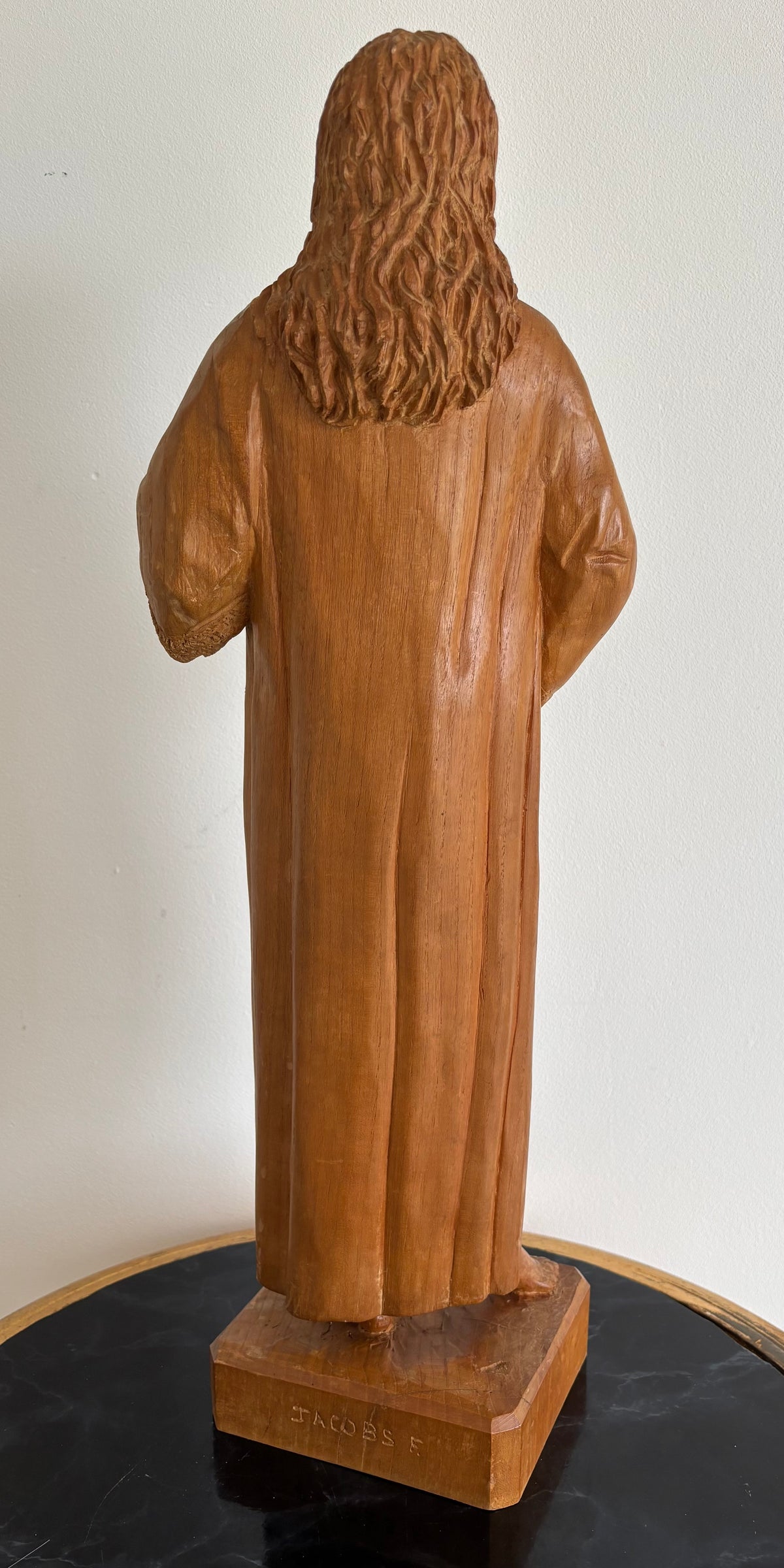 Superbe sculpture figurative en bois massif - Nu féminin au peignoir - Signé Jacobs F.