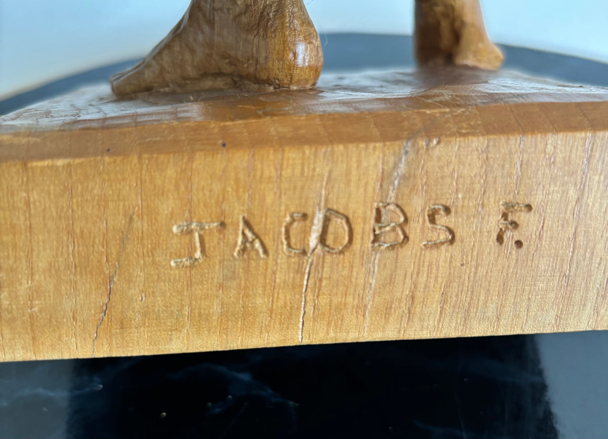 Superbe sculpture figurative en bois massif - Nu féminin au peignoir - Signé Jacobs F.