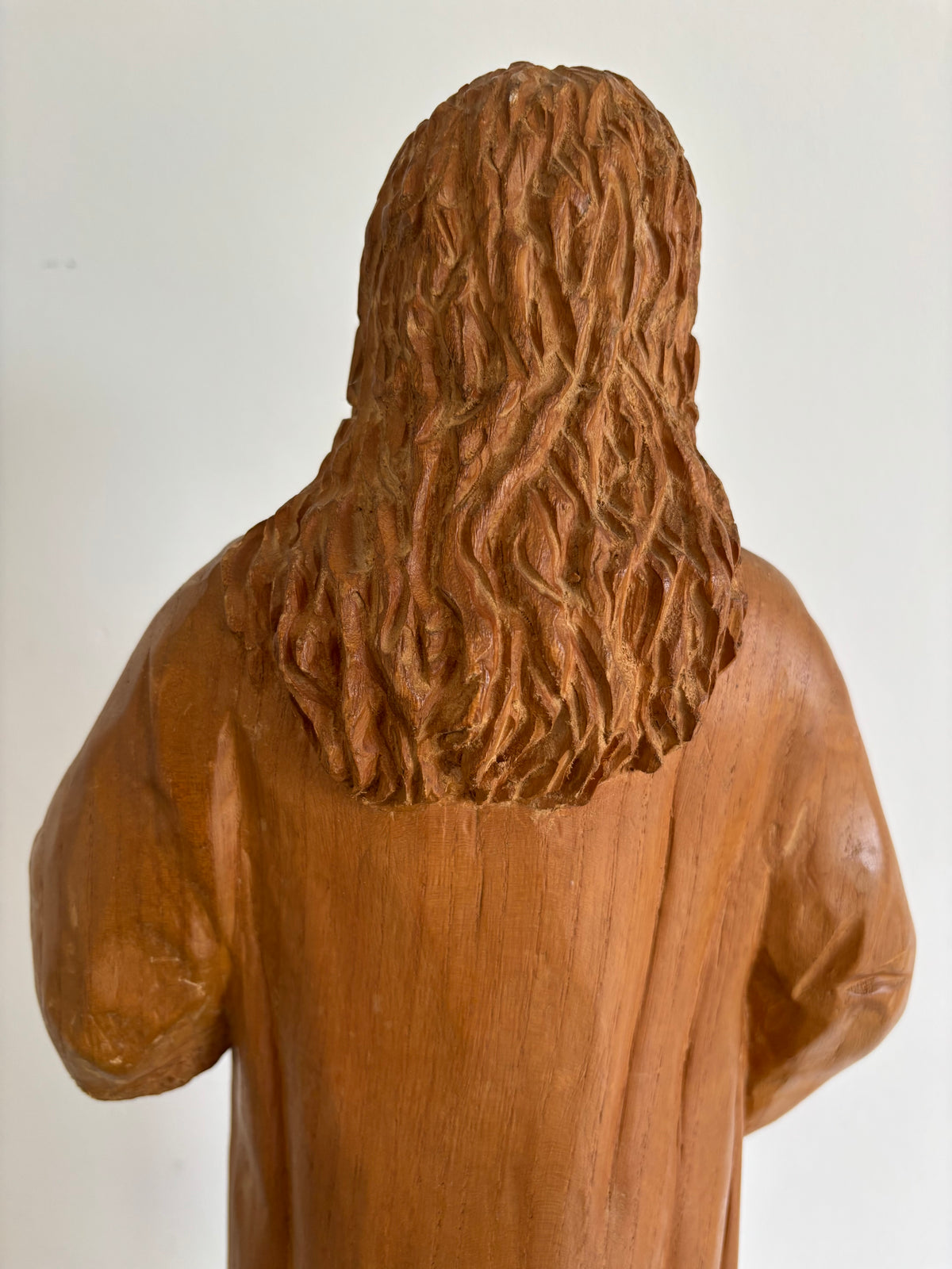 Superbe sculpture figurative en bois massif - Nu féminin au peignoir - Signé Jacobs F.
