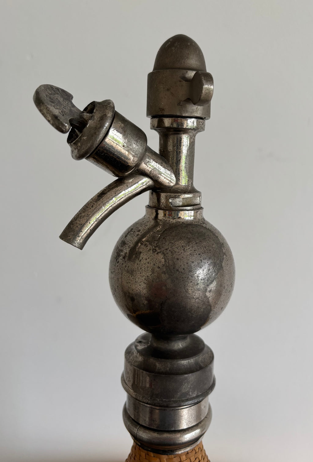 Ancien siphon à eau de Seltz SPARKLETS - Habillage rotin / cannage - Belle Époque.