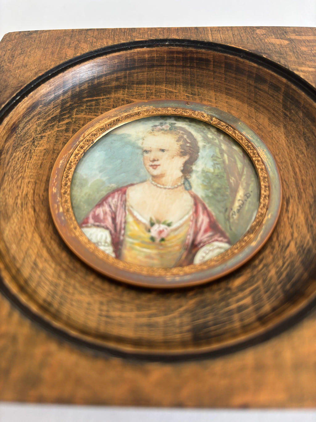 Miniature ancienne sur ivoire XIXe siècle. Portrait de la Duchesse de Malborough, signée Gérard.