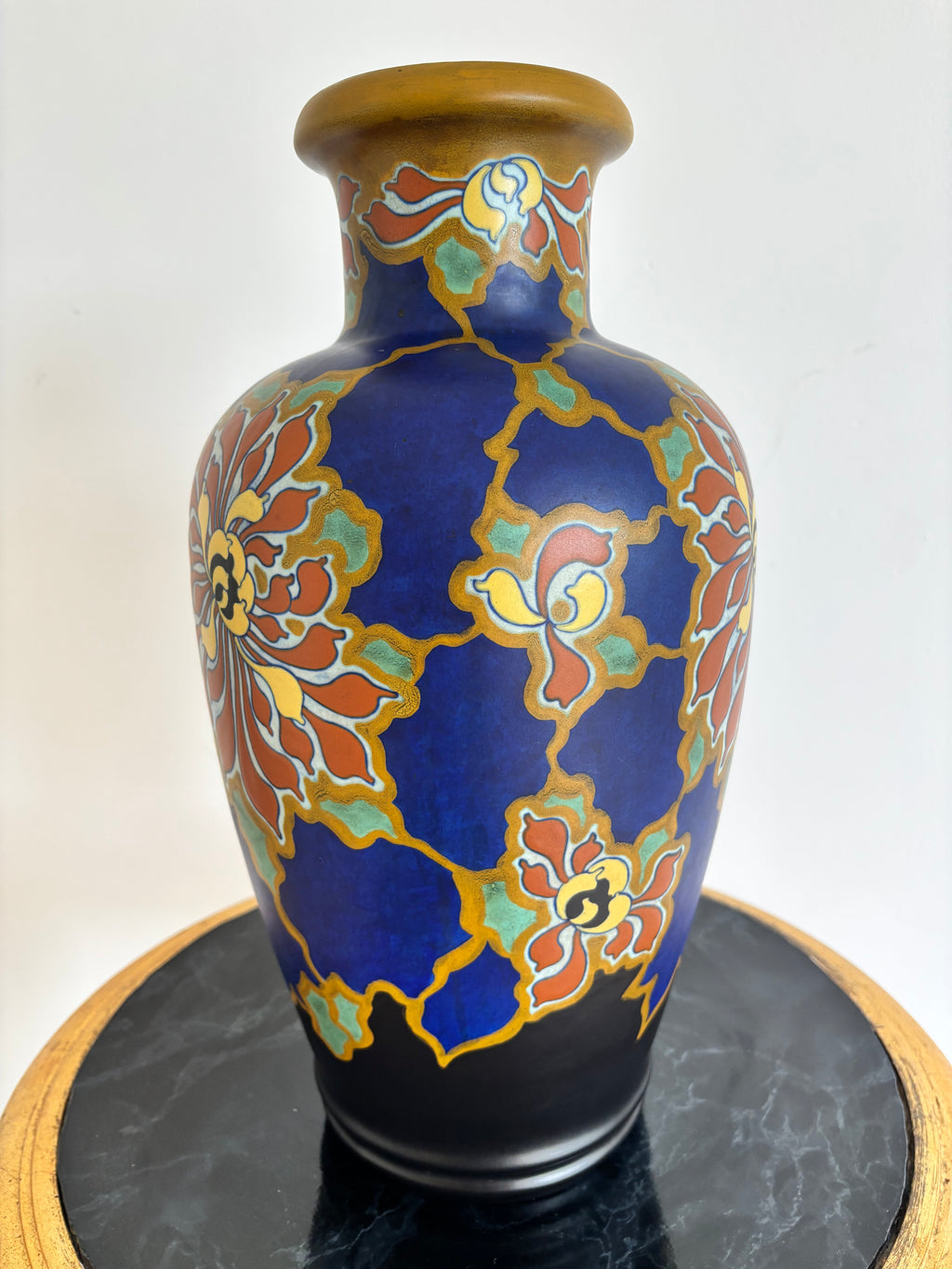 Vase Regina en poterie de Gouda, décor floral Avia, Pays-Bas