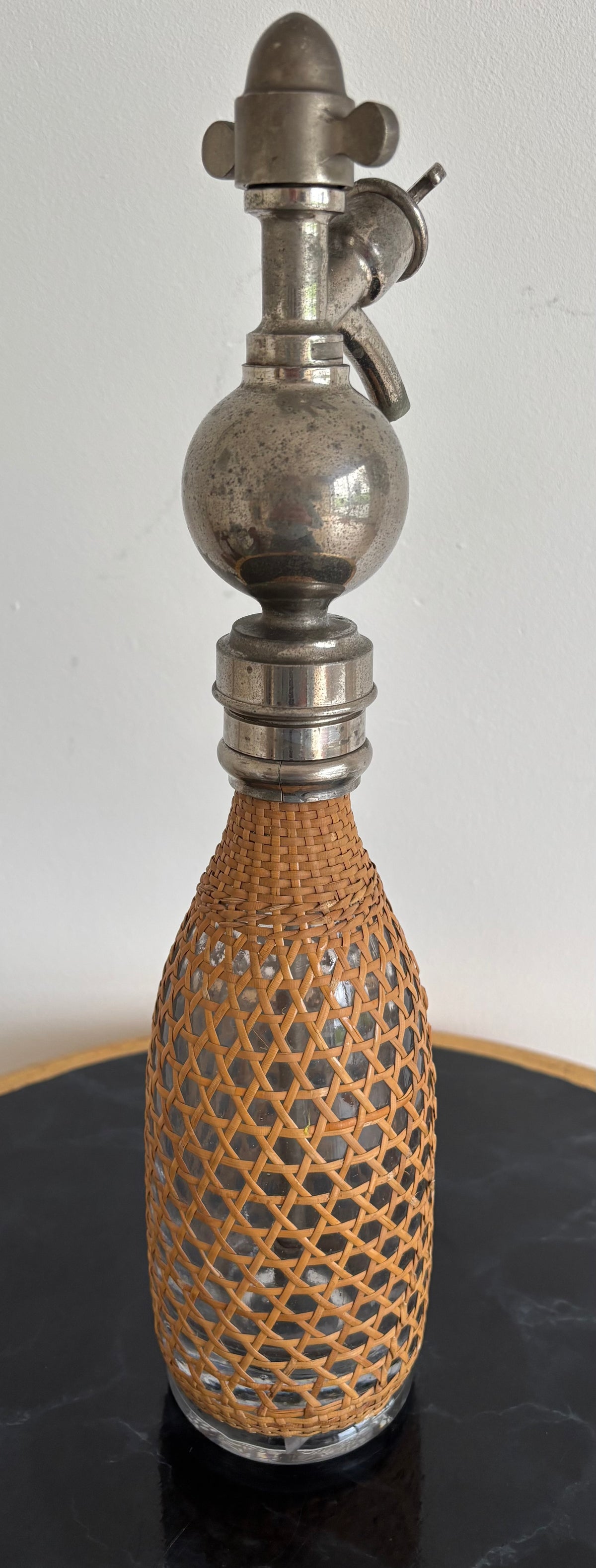 Ancien siphon à eau de Seltz SPARKLETS - Habillage rotin / cannage - Belle Époque.