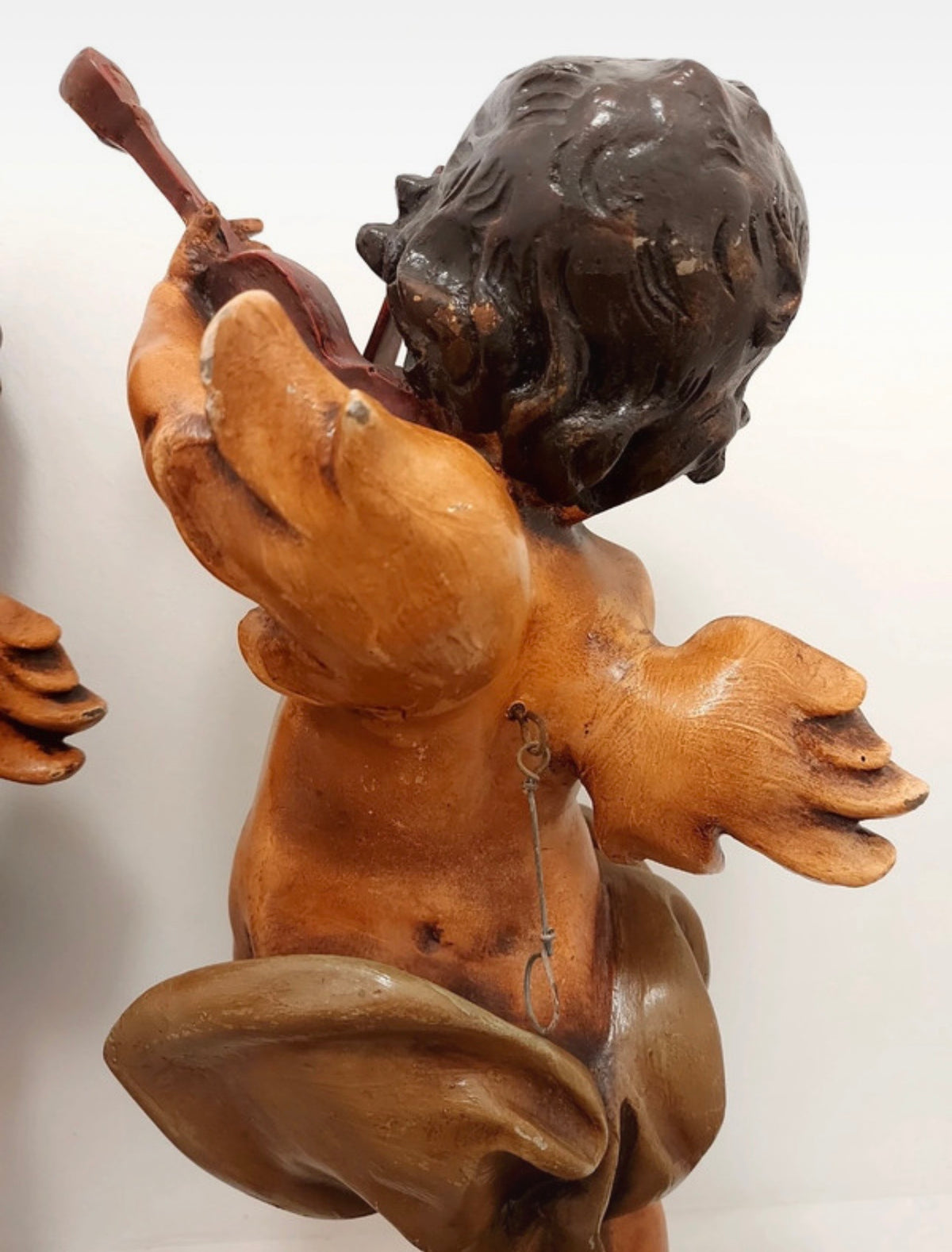Paire de putti violonistes muraux, style baroque, années 1960-1970