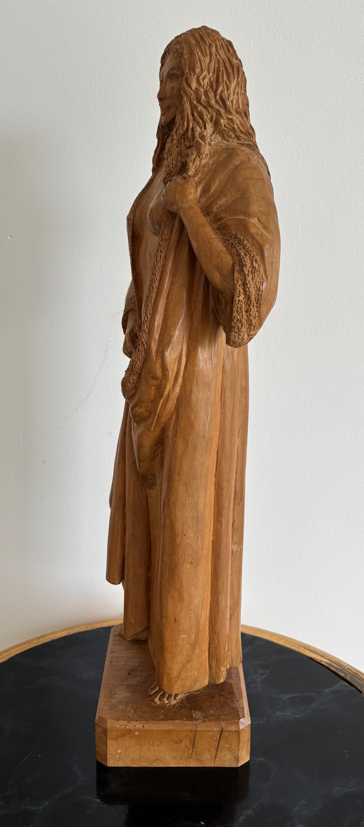 Superbe sculpture figurative en bois massif - Nu féminin au peignoir - Signé Jacobs F.
