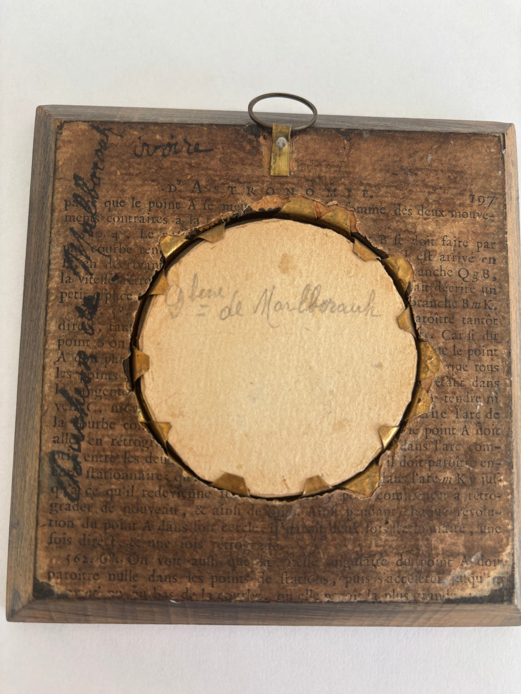Miniature ancienne sur ivoire XIXe siècle. Portrait de la Duchesse de Malborough, signée Gérard.