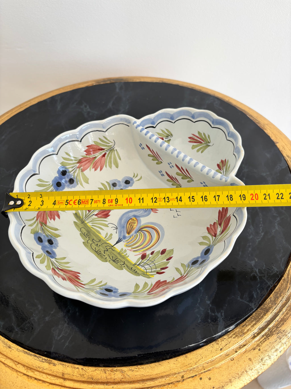 Plat compartimenté en faïence de Quimper HB Henriot, décor au coq