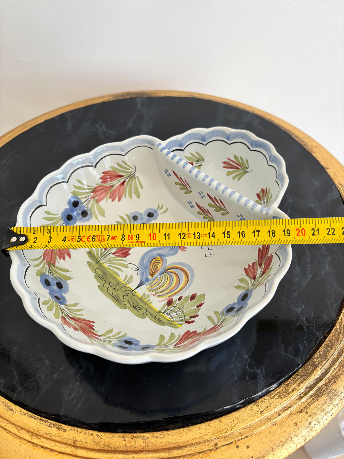 Plat compartimenté en faïence de Quimper HB Henriot, décor au coq
