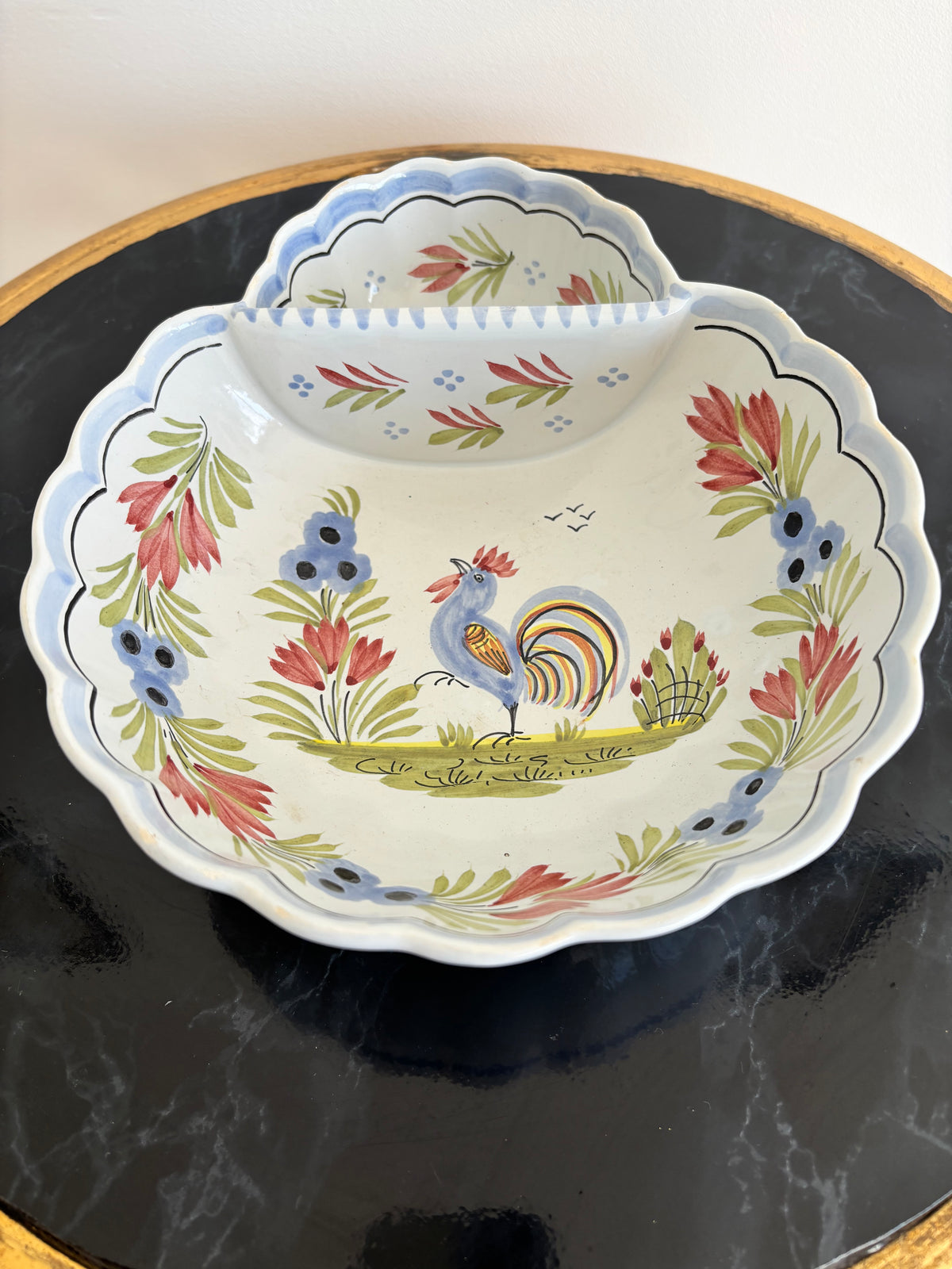 Plat compartimenté en faïence de Quimper HB Henriot, décor au coq