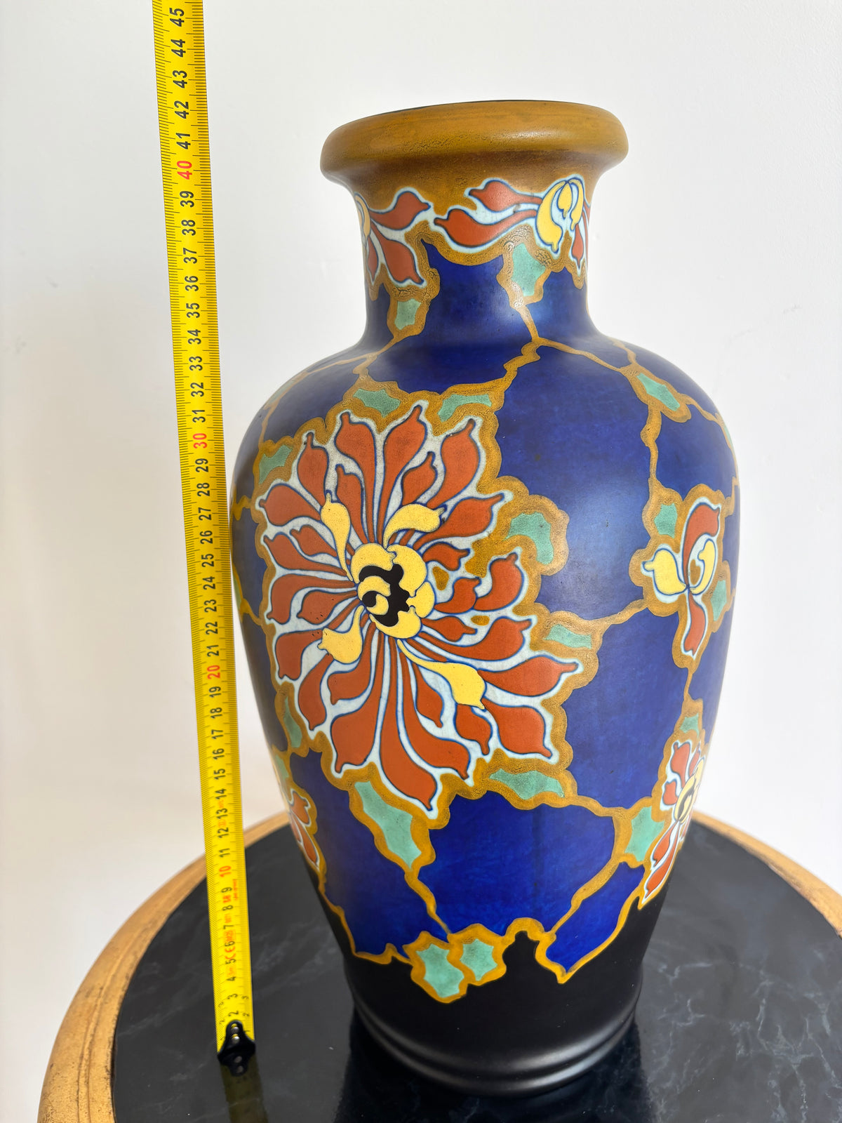 Vase Regina en poterie de Gouda, décor floral Avia, Pays-Bas