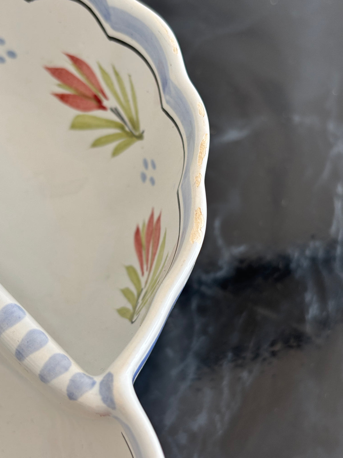 Plat compartimenté en faïence de Quimper HB Henriot, décor au coq