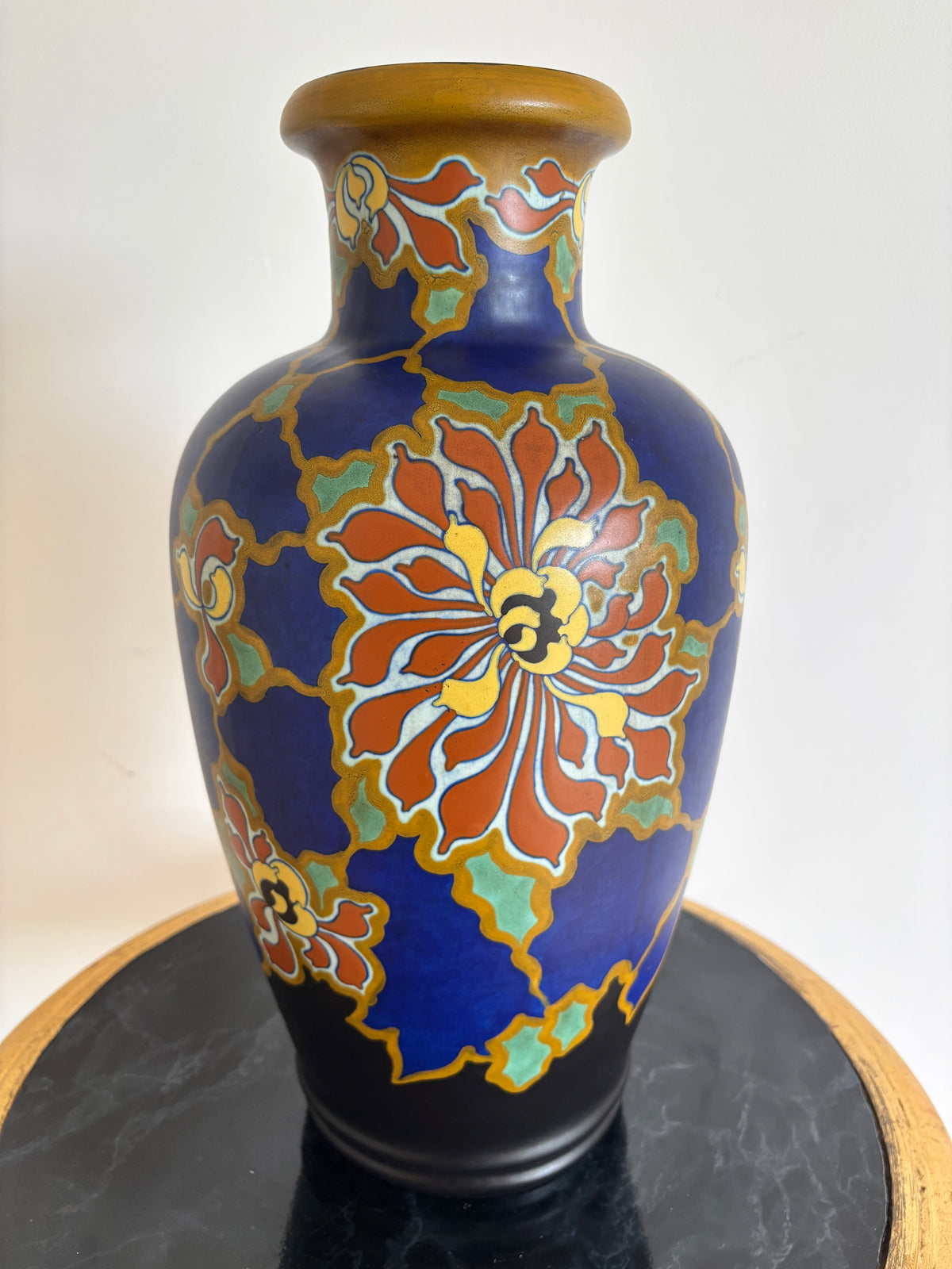 Vase Regina en poterie de Gouda, décor floral Avia, Pays-Bas