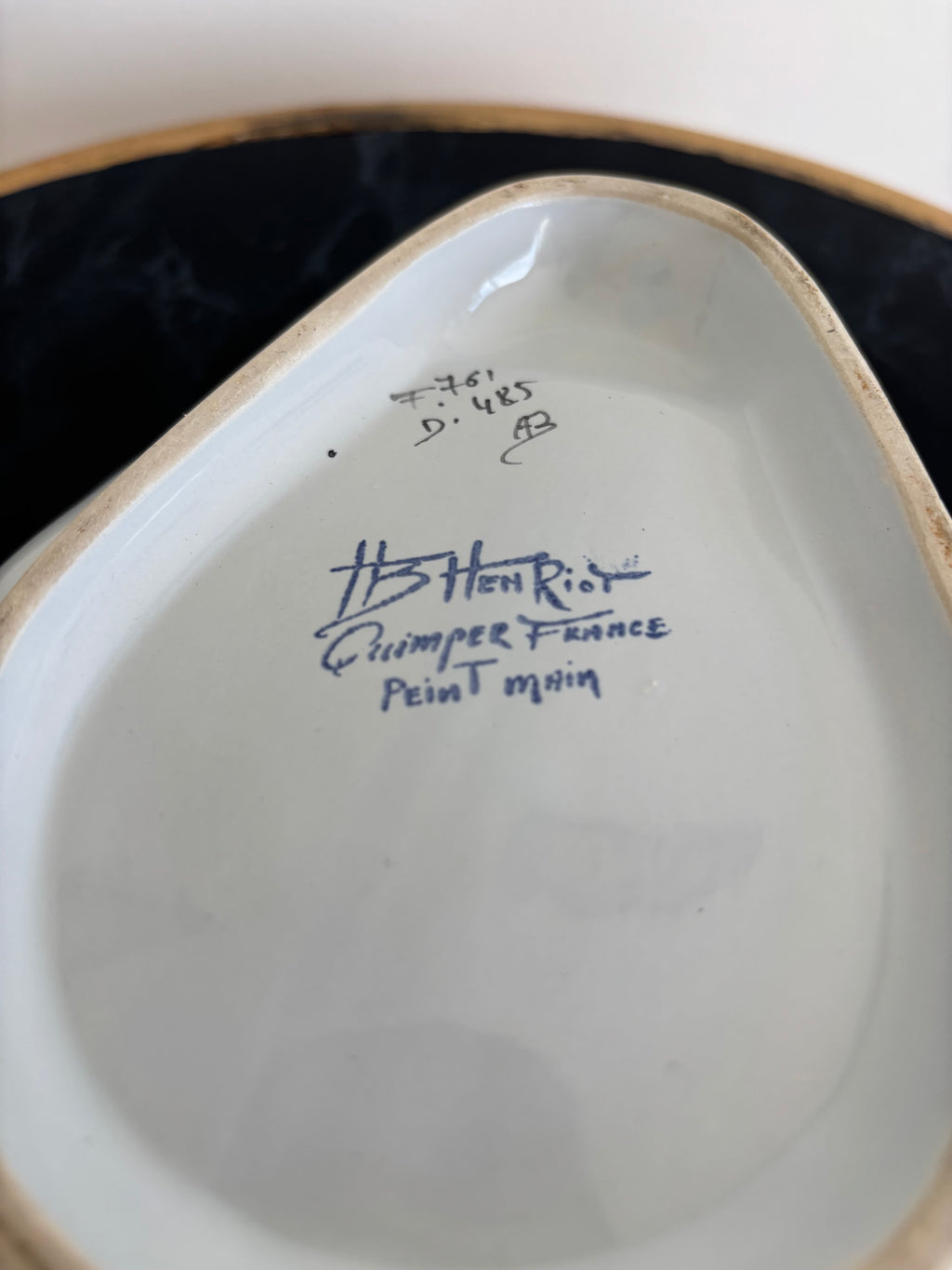 Plat compartimenté en faïence de Quimper HB Henriot, décor au coq