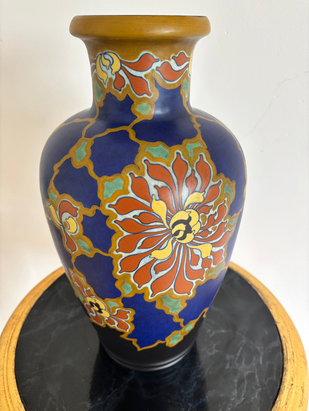 Vase Regina en poterie de Gouda, décor floral Avia, Pays-Bas