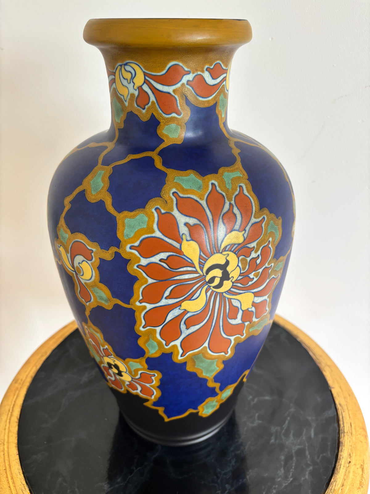 Vase Regina en poterie de Gouda, décor floral Avia, Pays-Bas