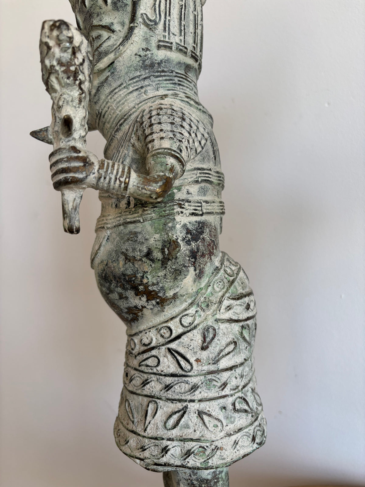 Paire de grandes statues du Bénin (H. 52 cm) - Guerriers en habit de cour - Fonte à la cire perdue.