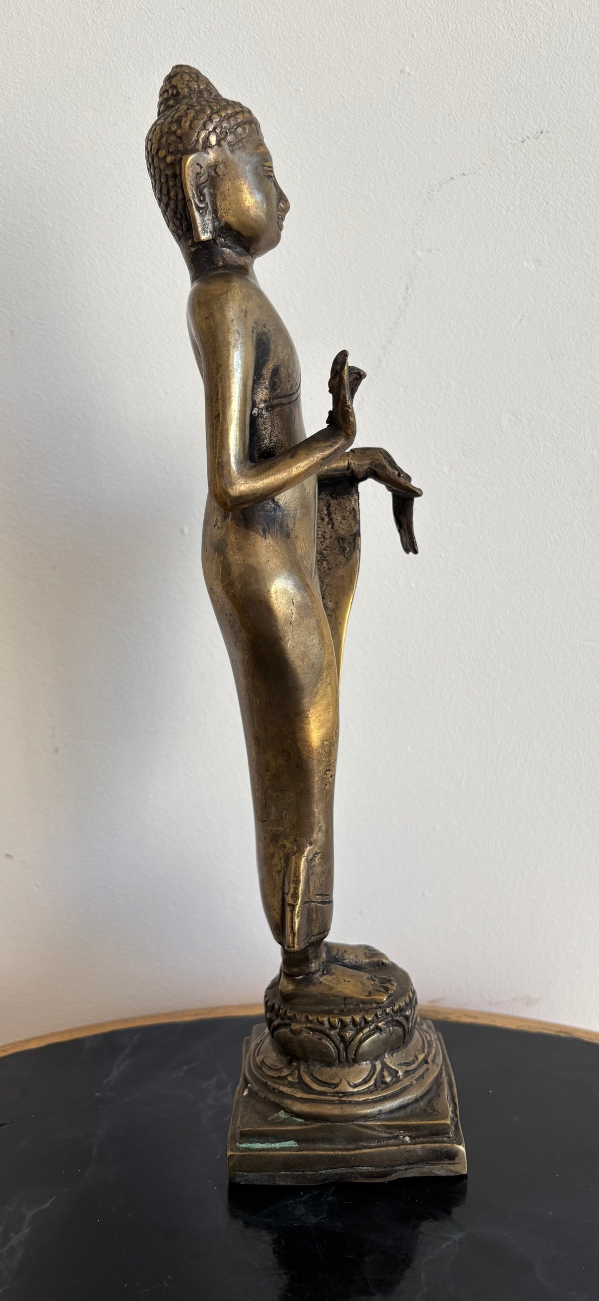 Statue de Bouddha debout en bronze, Asie du Sud-Est – vue 4
