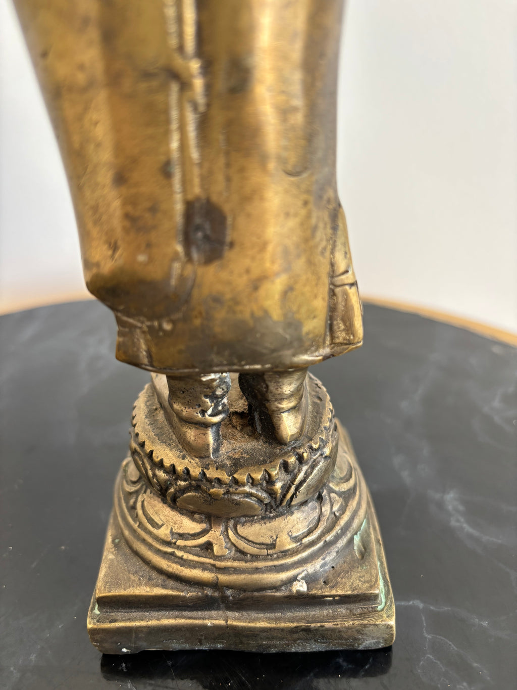 Statue de Bouddha debout en bronze. Asie du Sud est. Fin XIXe - début XXe siècle. H 31 cm.