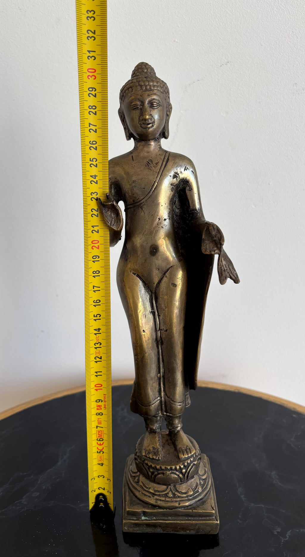 Statue de Bouddha debout en bronze. Asie du Sud est. Fin XIXe - début XXe siècle. H 31 cm.